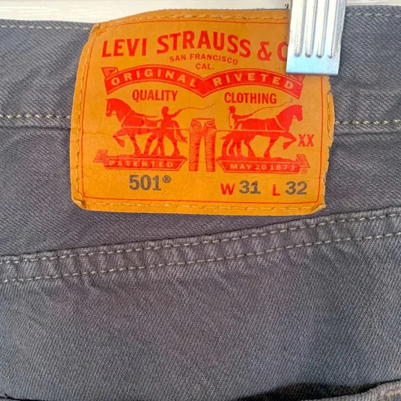 Mens LEVIS 501 31x32 in grey with some wear but very cool - Picture 7 of 8